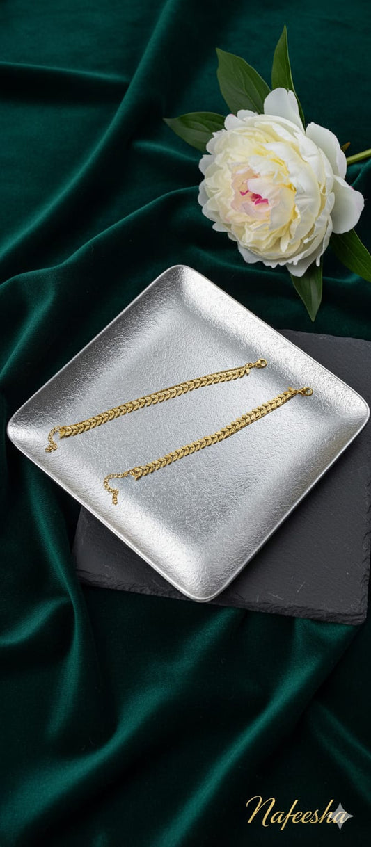 The "Leafy Luxe" Gold Anklet